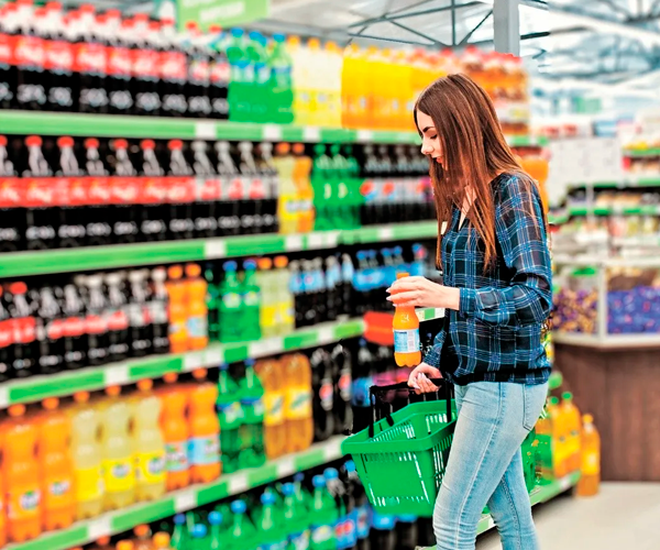 Industria refresquera rechaza alza del 87% al IEPS en bebidas azucaradas en Paquete Económico 2026.