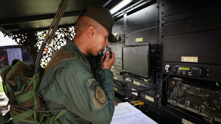 Venezuela neutraliza aeronave ilegal en frontera con Colombia