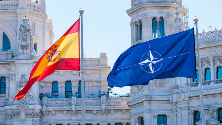 El Gobierno de Sánchez reacciona a la propuesta de Trump de expulsar a España de la OTAN