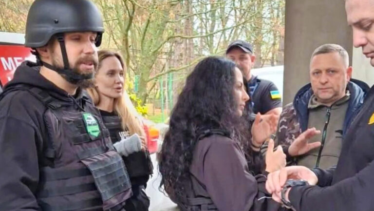 Visita sorpresa de Angelina Jolie enfurece a Kiev