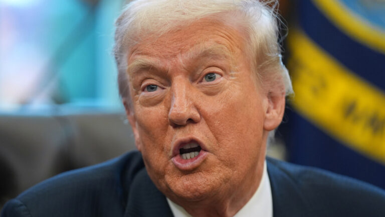 Trump a Zelenski: «Deberías haber llegado a un acuerdo hace uno o dos años»