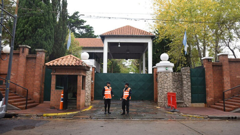 Hallan muerto a un soldado en la residencia presidencial de Argentina