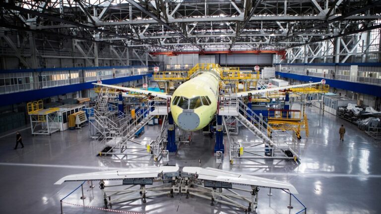 Rusia avanza hacia la producción 100% nacional de aviones civiles