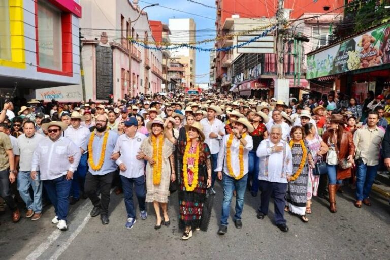 Celebra Evelyn Salgado el Pendón de Chilpancingo en el bicentenario de la Feria de San Mateo