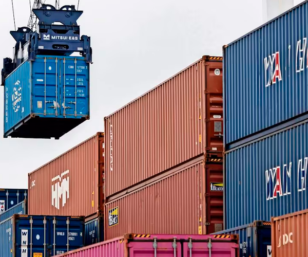 Desaceleración comercial frena el crecimiento global del PIB, advierte la OCDE.