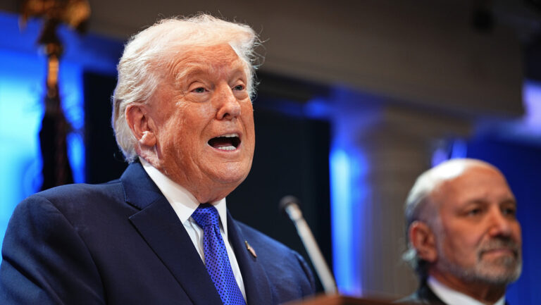 Trump califica de “decepcionante” el fallo de la Corte Suprema contra sus aranceles