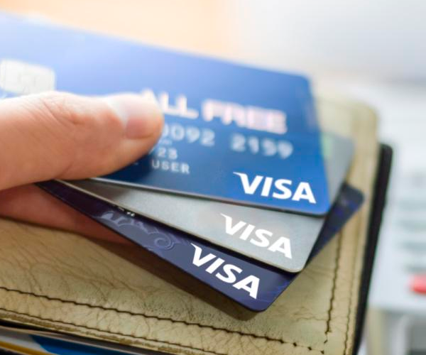Cofece bloquea compra de Prosa por Visa por riesgos a la competencia.