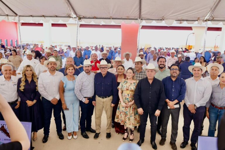 Gobernador Rocha cumple promesa y entrega equipamiento por 10 mdp al sector ganadero de Sinaloa