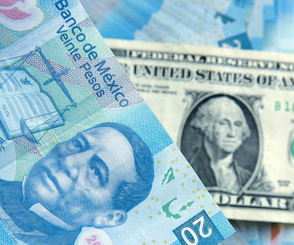 El peso mexicano suma cinco jornadas de ganancias frente al dólar