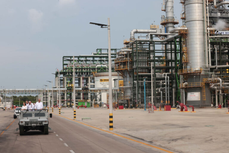 Empresa ligada a envíos de combustible a Cuba sobrevivirá a reforma de Pemex