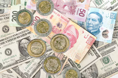 Peso mexicano inicia la semana con avance frente al dólar