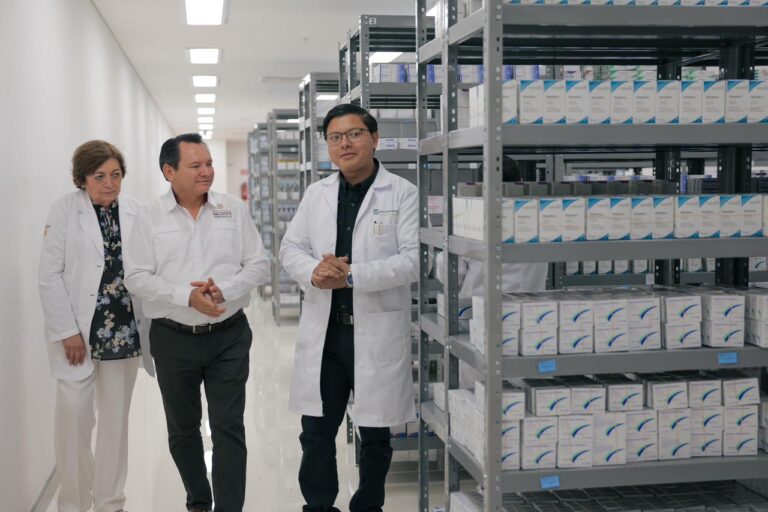 Gobernador Díaz Mena supervisa farmacia del nuevo hospital O’Horán y garantiza medicamentos gratuitos para las familias yucatecas