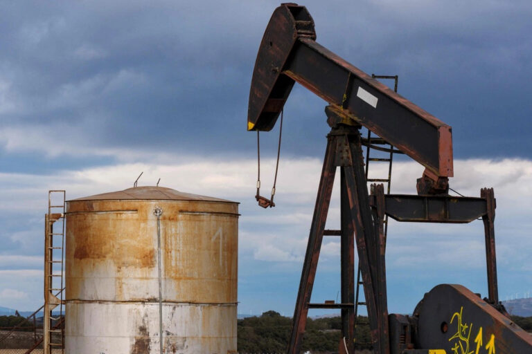 EU busca recomprar petróleo para reforzar su reserva estratégica