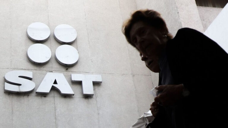 Recaudación tributaria cae en 2026 pese a más declaraciones ante el SAT