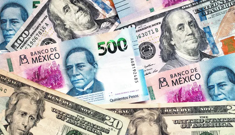 Peso avanza frente al dólar mientras la Bolsa Mexicana inicia con pérdidas