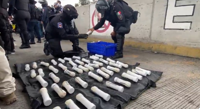 59 artefactos caseros en camiones de Ayotzinapa: ¿quién los mandó?