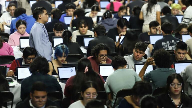 ¡Tramposos! Con lentes inteligentes aspirantes intentaron burlar el examen de la UNAM