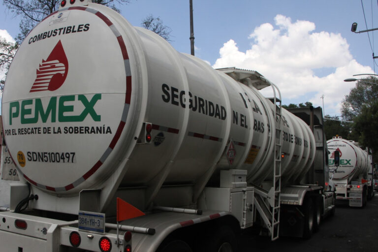 Producción y exportaciones de Pemex caen a mínimos históricos durante agosto