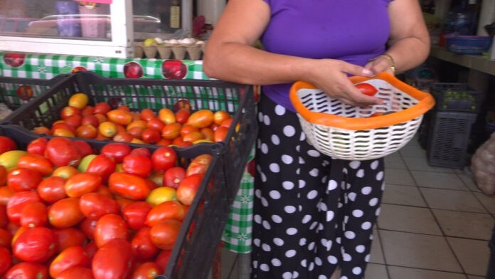aumento-en-precio-y-escasez-del-jitomate-afecta-bolsillo-de-colimenses-17793186040_jpg