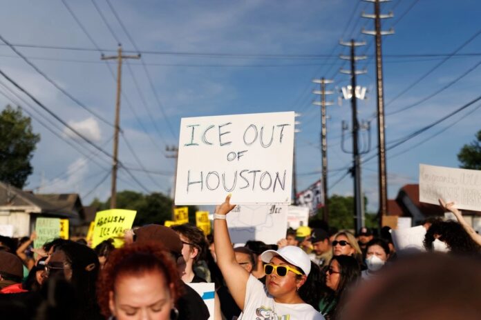 ice-buscaba-a-otro-migrante-cuan