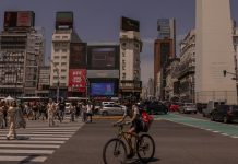 La economía argentina se desploma como castillo de naipes, pero Milei jura que es un rascacielos 24/09, 13:47:45, 7.png